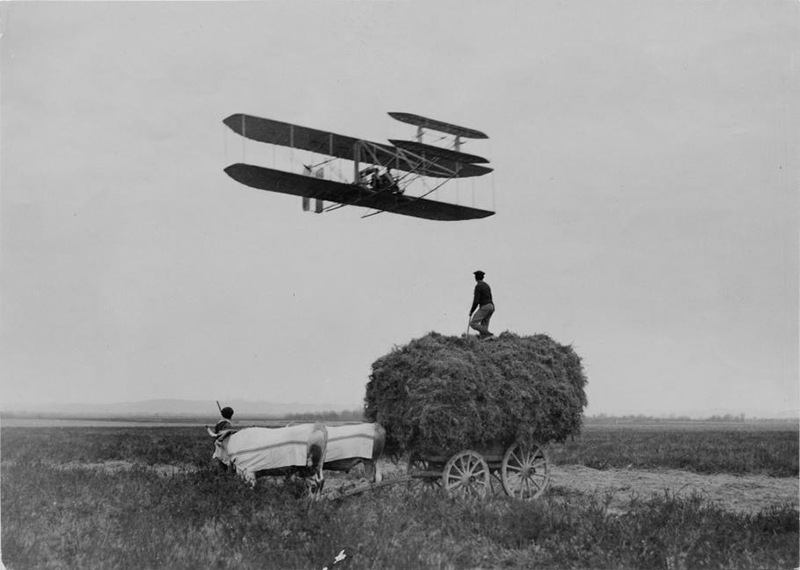 Wilbur flying in Pau, a resort town in the south of France, January 1909