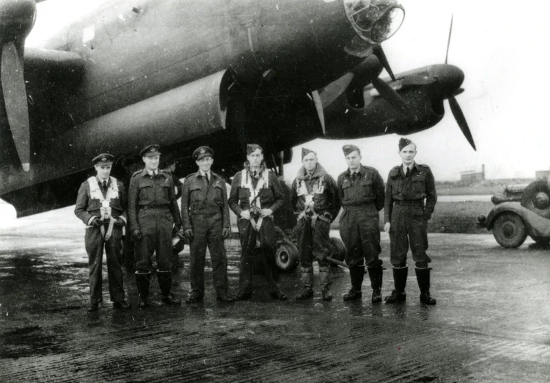 Cheshire (centre) with 617 Squadron crew